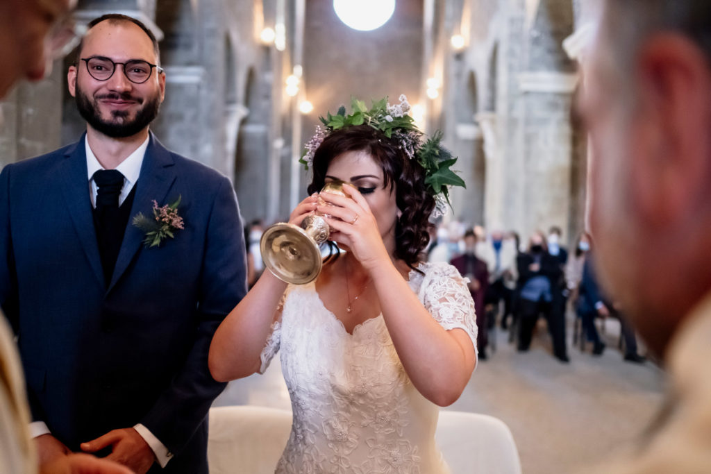 matrimonio abbazia di santa maria in falleri, matrimonio luisa e luigi riccardo, matrimonio fabrica di roma, fotografo di reportage matrimoniale, fotografo di matrimonio, luca storri fotografo, chiesa circestense santa maria in falleri, falerii novi, luce naturale, fotografo emozionale, fotografo empatico, fotografo di matrimonio viterbo, fotografo matrimonio roma, bacio degli sposi, sposarsi nel 2020, rito religioso, arco di giove, matrimonio a settembre, foto non in posa, fotografia di reportage emozionale, fotografia di reportage, reportage fotografico, reportage matrimoniale, vivere il matrimonio, matrimonio, sguardo degli sposi, abbazia cistercense di santa maria in falleri, sguardo degli sposi, destination wedding, sposarsi nella tuscia, agro falisco, abbraccio degli sposi, momenti di un matrimonio, sacramento del vino