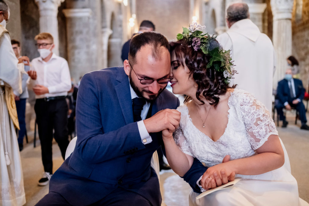 matrimonio abbazia di santa maria in falleri, matrimonio luisa e luigi riccardo, matrimonio fabrica di roma, fotografo di reportage matrimoniale, fotografo di matrimonio, luca storri fotografo, chiesa circestense santa maria in falleri, falerii novi, luce naturale, fotografo emozionale, fotografo empatico, fotografo di matrimonio viterbo, fotografo matrimonio roma, bacio degli sposi, sposarsi nel 2020, rito religioso, arco di giove, matrimonio a settembre, foto non in posa, fotografia di reportage emozionale, fotografia di reportage, reportage fotografico, reportage matrimoniale, vivere il matrimonio, matrimonio, sguardo degli sposi, abbazia cistercense di santa maria in falleri, sguardo degli sposi, destination wedding, sposarsi nella tuscia, agro falisco, abbraccio degli sposi, momenti di un matrimonio