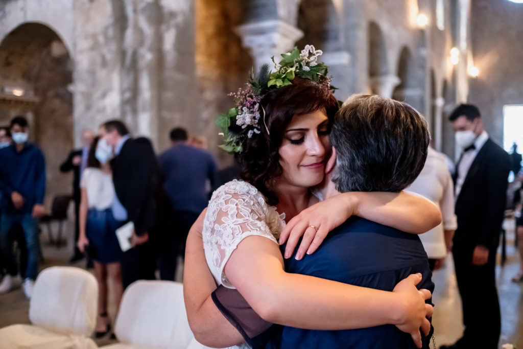 matrimonio abbazia di santa maria in falleri, matrimonio luisa e luigi riccardo, matrimonio fabrica di roma, fotografo di reportage matrimoniale, fotografo di matrimonio, luca storri fotografo, chiesa circestense santa maria in falleri, falerii novi, luce naturale, fotografo emozionale, fotografo empatico, fotografo di matrimonio viterbo, fotografo matrimonio roma, bacio degli sposi, sposarsi nel 2020, rito religioso, arco di giove, matrimonio a settembre, foto non in posa, fotografia di reportage emozionale, fotografia di reportage, reportage fotografico, reportage matrimoniale, vivere il matrimonio, matrimonio, sguardo degli sposi, abbazia cistercense di santa maria in falleri, sguardo degli sposi, destination wedding, sposarsi nella tuscia, agro falisco, abbraccio degli sposi, momenti di un matrimonio