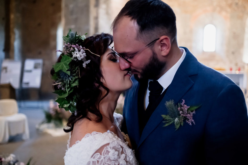 matrimonio abbazia di santa maria in falleri, matrimonio luisa e luigi riccardo, matrimonio fabrica di roma, fotografo di reportage matrimoniale, fotografo di matrimonio, luca storri fotografo, chiesa circestense santa maria in falleri, falerii novi, luce naturale, fotografo emozionale, fotografo empatico, fotografo di matrimonio viterbo, fotografo matrimonio roma, bacio degli sposi, sposarsi nel 2020, rito religioso, arco di giove, matrimonio a settembre, foto non in posa, fotografia di reportage emozionale, fotografia di reportage, reportage fotografico, reportage matrimoniale, vivere il matrimonio, matrimonio, sguardo degli sposi, abbazia cistercense di santa maria in falleri, sguardo degli sposi, destination wedding, sposarsi nella tuscia, agro falisco, abbraccio degli sposi, momenti di un matrimonio