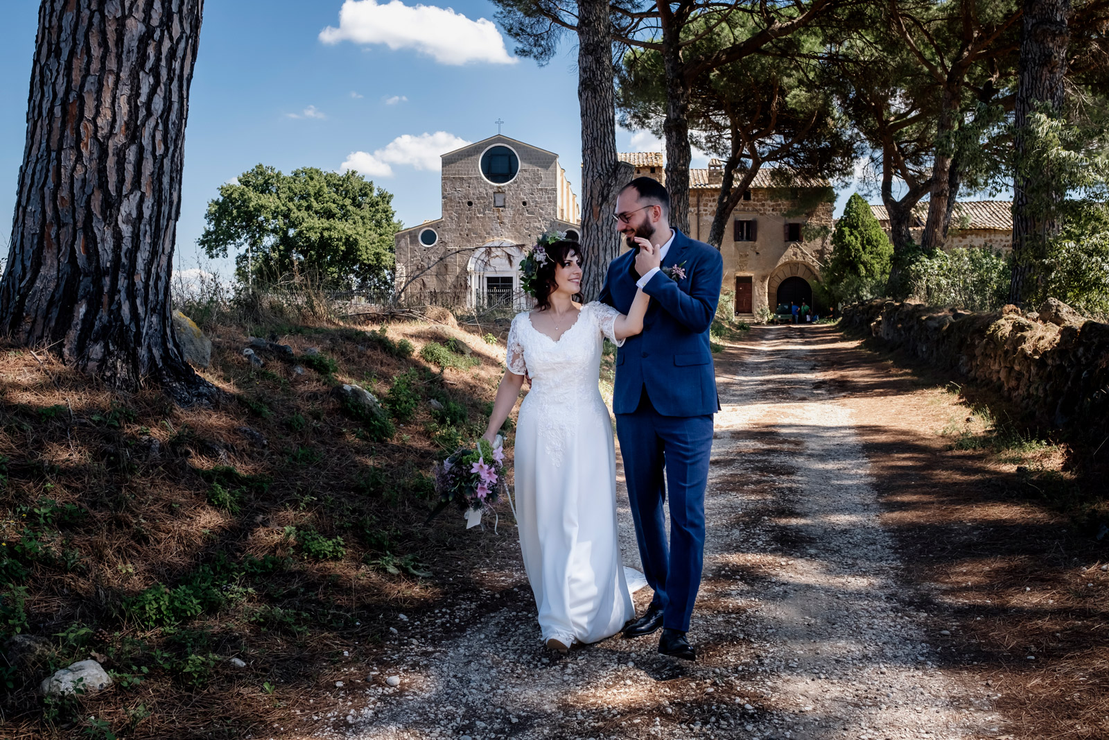 matrimonio abbazia di santa maria in falleri, matrimonio luisa e luigi riccardo, matrimonio fabrica di roma, fotografo di reportage matrimoniale, fotografo di matrimonio, luca storri fotografo, chiesa circestense santa maria in falleri, falerii novi, luce naturale, fotografo emozionale, fotografo empatico, fotografo di matrimonio viterbo, fotografo matrimonio roma, bacio degli sposi, sposarsi nel 2020, rito religioso, arco di giove, matrimonio a settembre, foto non in posa, fotografia di reportage emozionale, fotografia di reportage, reportage fotografico, reportage matrimoniale, vivere il matrimonio, matrimonio, sguardo degli sposi, abbazia cistercense di santa maria in falleri, sguardo degli sposi, destination wedding, sposarsi nella tuscia, agro falisco, abbraccio degli sposi, momenti di un matrimonio