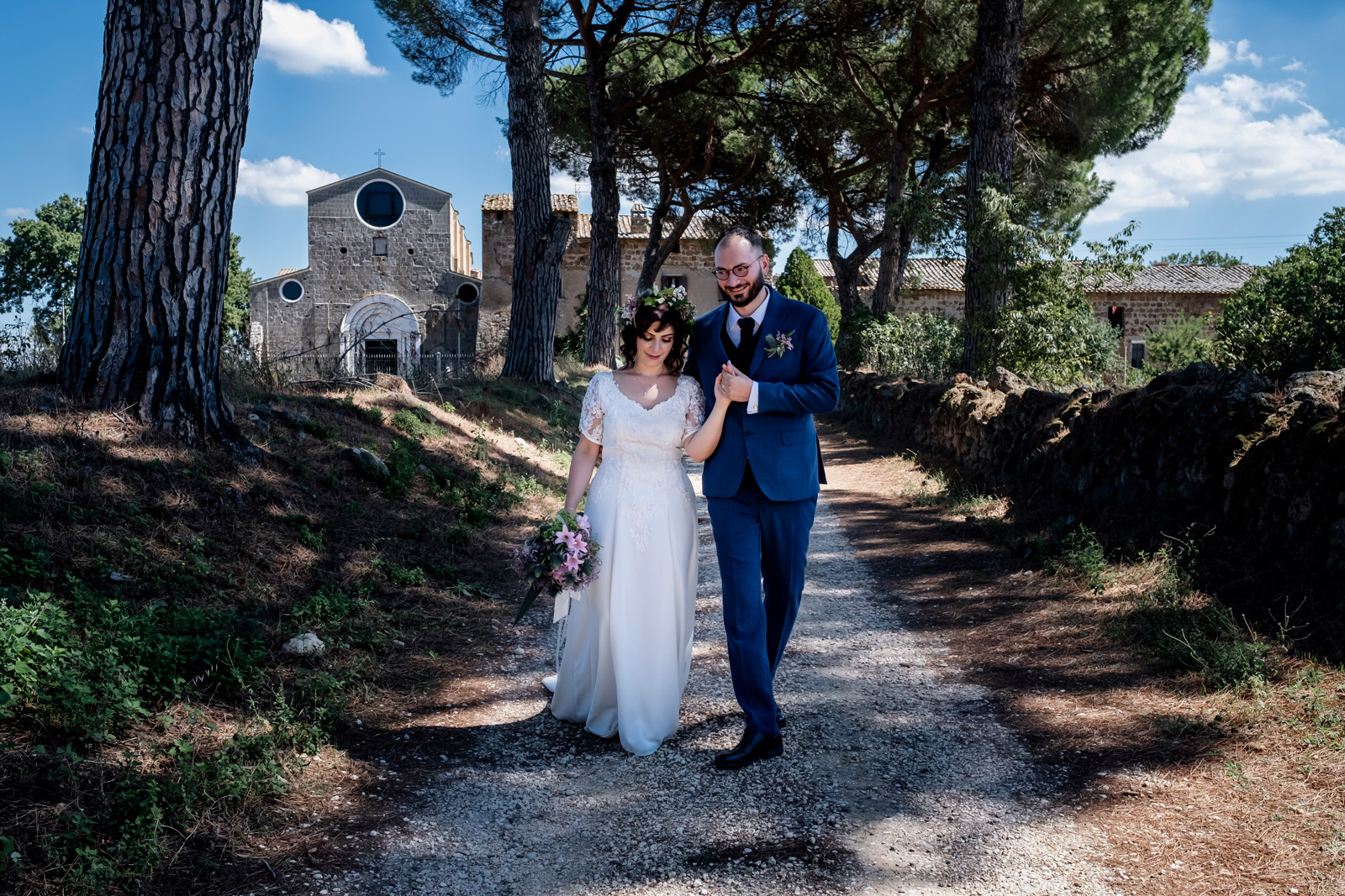 matrimonio abbazia di santa maria in falleri, matrimonio luisa e luigi riccardo, matrimonio fabrica di roma, fotografo di reportage matrimoniale, fotografo di matrimonio, luca storri fotografo, chiesa circestense santa maria in falleri, falerii novi, luce naturale, fotografo emozionale, fotografo empatico, fotografo di matrimonio viterbo, fotografo matrimonio roma, bacio degli sposi, sposarsi nel 2020, rito religioso, arco di giove, matrimonio a settembre, foto non in posa, fotografia di reportage emozionale, fotografia di reportage, reportage fotografico, reportage matrimoniale, vivere il matrimonio, matrimonio, sguardo degli sposi, abbazia cistercense di santa maria in falleri, sguardo degli sposi, destination wedding, sposarsi nella tuscia, agro falisco, abbraccio degli sposi, momenti di un matrimonio