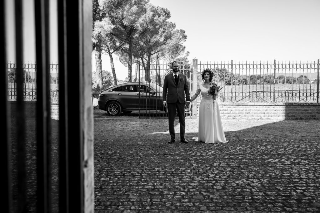 matrimonio abbazia di santa maria in falleri, matrimonio luisa e luigi riccardo, matrimonio fabrica di roma, fotografo di reportage matrimoniale, fotografo di matrimonio, luca storri fotografo, chiesa circestense santa maria in falleri, falerii novi, luce naturale, fotografo emozionale, fotografo empatico, fotografo di matrimonio viterbo, fotografo matrimonio roma, bacio degli sposi, sposarsi nel 2020, rito religioso, arco di giove, matrimonio a settembre, foto non in posa, fotografia di reportage emozionale, fotografia di reportage, reportage fotografico, reportage matrimoniale, vivere il matrimonio, matrimonio, sguardo degli sposi, abbazia cistercense di santa maria in falleri, sguardo degli sposi, destination wedding, sposarsi nella tuscia, agro falisco, abbraccio degli sposi, momenti di un matrimonio, entrata degli sposi