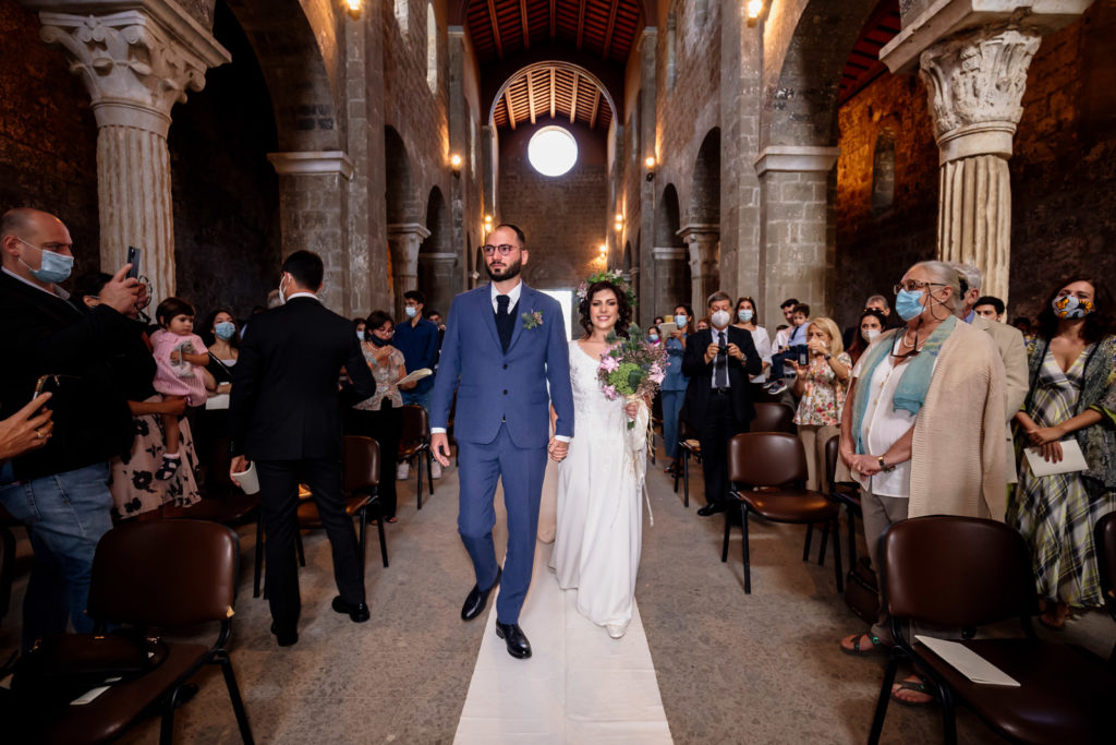 matrimonio abbazia di santa maria in falleri, matrimonio luisa e luigi riccardo, matrimonio fabrica di roma, fotografo di reportage matrimoniale, fotografo di matrimonio, luca storri fotografo, chiesa circestense santa maria in falleri, falerii novi, luce naturale, fotografo emozionale, fotografo empatico, fotografo di matrimonio viterbo, fotografo matrimonio roma, bacio degli sposi, sposarsi nel 2020, rito religioso, arco di giove, matrimonio a settembre, foto non in posa, fotografia di reportage emozionale, fotografia di reportage, reportage fotografico, reportage matrimoniale, vivere il matrimonio, matrimonio, sguardo degli sposi, abbazia cistercense di santa maria in falleri, sguardo degli sposi, destination wedding, sposarsi nella tuscia, agro falisco, abbraccio degli sposi, momenti di un matrimonio, entrata degli sposi