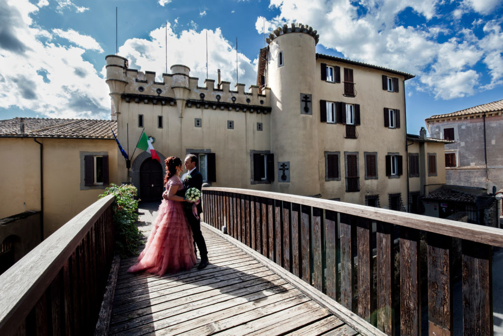 reportage matrimoniale, momento degli sposi, sposarsi al lago, bella venere, ristorante la bella venere, intimità degli sposi, sposarsi, matrimonio, fotografia spontanea, fotografia di reportage, reportage fotografico, fotografo fabrica di roma, fotografo di matrimonio di viterbo, fotografo di matrimonio di roma, sposarsi al tramonto, momenti unici, bacio degli sposi, scambio delle fedi, destination wedding, wedding reportage photography, fotografia di reportage emozionale, fotografia emozionale, emozioni, ballo degli sposi, sguardi degli sposi, sposarsi al lago di vico, lago di vico, gioielli della sposa, vestito della sposa, preparazione sposa, luca storri fotografo, caprarola, sposarsi in natura, no foto in posa, fotografie autentiche, matrimonio autentico, matrimonio spontaneo, matrimonio unico, matrimonio a viterbo, matrimonio a fabrica di roma, matrimonio comune di fabrica di roma, abbraccio degli sposi, brindisi sposi, brindisi amici sposi, torta nuziale, taglio della torta, taglio torta sposi, lancio del bouquet, il germoglio, composizione floreale