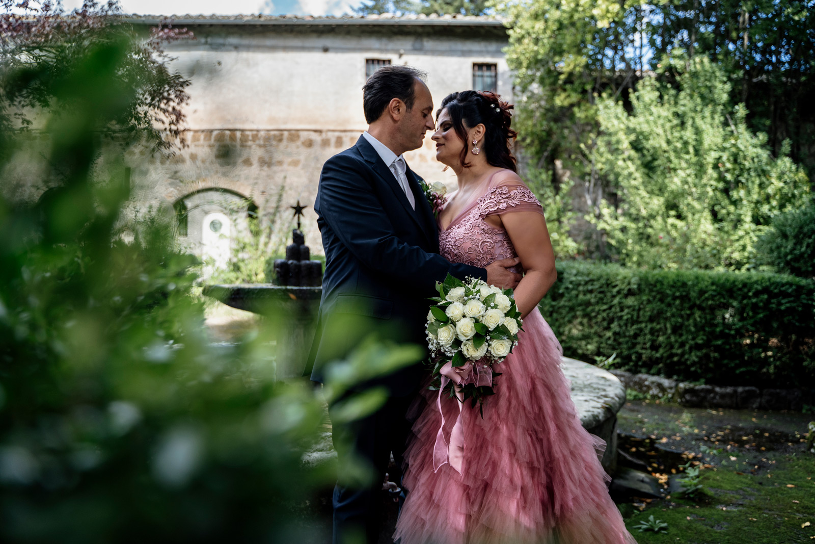 reportage matrimoniale, momento degli sposi, sposarsi al lago, bella venere, ristorante la bella venere, intimità degli sposi, sposarsi, matrimonio, fotografia spontanea, fotografia di reportage, reportage fotografico, fotografo fabrica di roma, fotografo di matrimonio di viterbo, fotografo di matrimonio di roma, sposarsi al tramonto, momenti unici, bacio degli sposi, scambio delle fedi, destination wedding, wedding reportage photography, fotografia di reportage emozionale, fotografia emozionale, emozioni, ballo degli sposi, sguardi degli sposi, sposarsi al lago di vico, lago di vico, gioielli della sposa, vestito della sposa, preparazione sposa, luca storri fotografo, caprarola, sposarsi in natura, no foto in posa, fotografie autentiche, matrimonio autentico, matrimonio spontaneo, matrimonio unico, matrimonio a viterbo, matrimonio a fabrica di roma, matrimonio comune di fabrica di roma, abbraccio degli sposi, brindisi sposi, brindisi amici sposi, torta nuziale, taglio della torta, taglio torta sposi, lancio del bouquet, il germoglio, composizione floreale