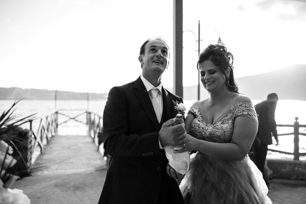 reportage matrimoniale, momento degli sposi, sposarsi al lago, bella venere, ristorante la bella venere, intimità degli sposi, sposarsi, matrimonio, fotografia spontanea, fotografia di reportage, reportage fotografico, fotografo fabrica di roma, fotografo di matrimonio di viterbo, fotografo di matrimonio di roma, sposarsi al tramonto, momenti unici, bacio degli sposi, scambio delle fedi, destination wedding, wedding reportage photography, fotografia di reportage emozionale, fotografia emozionale, emozioni, ballo degli sposi, sguardi degli sposi, sposarsi al lago di vico, lago di vico, gioielli della sposa, vestito della sposa, preparazione sposa, luca storri fotografo, caprarola, sposarsi in natura, no foto in posa, fotografie autentiche, matrimonio autentico, matrimonio spontaneo, matrimonio unico, matrimonio a viterbo, matrimonio a fabrica di roma, matrimonio comune di fabrica di roma, abbraccio degli sposi, brindisi sposi, brindisi amici sposi, torta nuziale, taglio della torta, taglio torta sposi, lancio del bouquet, il germoglio, composizione floreale