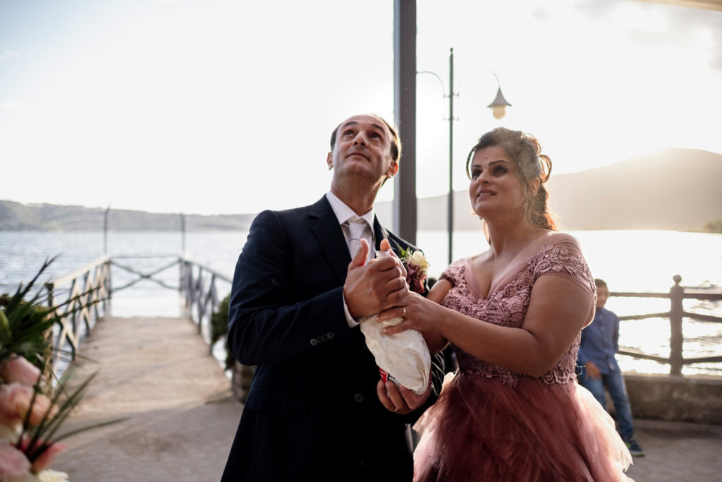 reportage matrimoniale, momento degli sposi, sposarsi al lago, bella venere, ristorante la bella venere, intimità degli sposi, sposarsi, matrimonio, fotografia spontanea, fotografia di reportage, reportage fotografico, fotografo fabrica di roma, fotografo di matrimonio di viterbo, fotografo di matrimonio di roma, sposarsi al tramonto, momenti unici, bacio degli sposi, scambio delle fedi, destination wedding, wedding reportage photography, fotografia di reportage emozionale, fotografia emozionale, emozioni, ballo degli sposi, sguardi degli sposi, sposarsi al lago di vico, lago di vico, gioielli della sposa, vestito della sposa, preparazione sposa, luca storri fotografo, caprarola, sposarsi in natura, no foto in posa, fotografie autentiche, matrimonio autentico, matrimonio spontaneo, matrimonio unico, matrimonio a viterbo, matrimonio a fabrica di roma, matrimonio comune di fabrica di roma, abbraccio degli sposi, brindisi sposi, brindisi amici sposi, torta nuziale, taglio della torta, taglio torta sposi, lancio del bouquet, il germoglio, composizione floreale