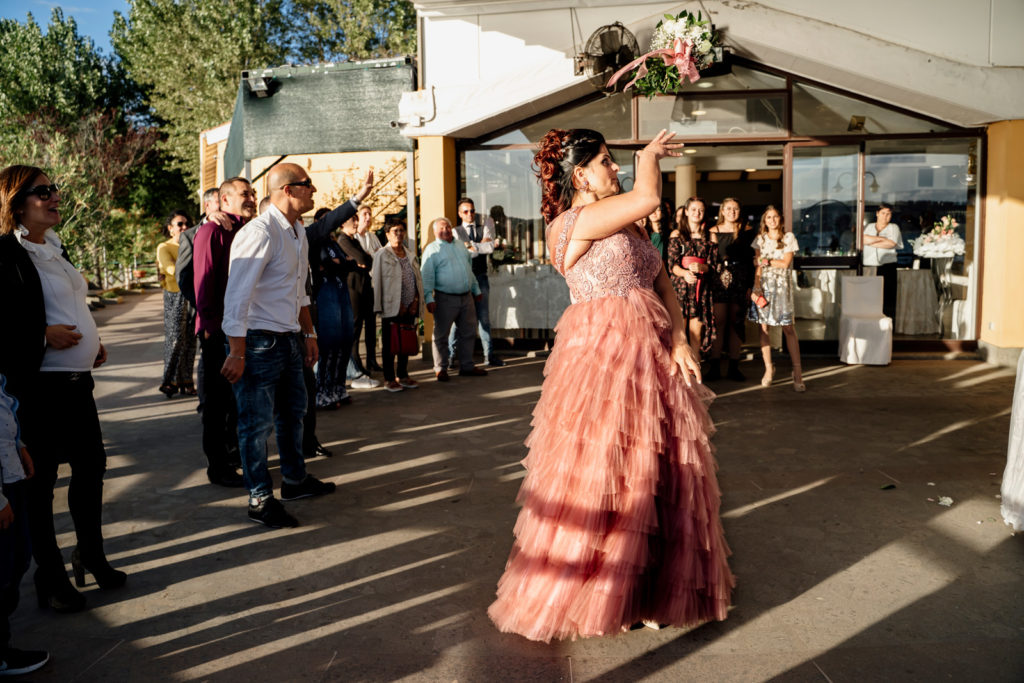 reportage matrimoniale, momento degli sposi, sposarsi al lago, bella venere, ristorante la bella venere, intimità degli sposi, sposarsi, matrimonio, fotografia spontanea, fotografia di reportage, reportage fotografico, fotografo fabrica di roma, fotografo di matrimonio di viterbo, fotografo di matrimonio di roma, sposarsi al tramonto, momenti unici, bacio degli sposi, scambio delle fedi, destination wedding, wedding reportage photography, fotografia di reportage emozionale, fotografia emozionale, emozioni, ballo degli sposi, sguardi degli sposi, sposarsi al lago di vico, lago di vico, gioielli della sposa, vestito della sposa, preparazione sposa, luca storri fotografo, caprarola, sposarsi in natura, no foto in posa, fotografie autentiche, matrimonio autentico, matrimonio spontaneo, matrimonio unico, matrimonio a viterbo, matrimonio a fabrica di roma, matrimonio comune di fabrica di roma, abbraccio degli sposi, brindisi sposi, brindisi amici sposi, torta nuziale, taglio della torta, taglio torta sposi, lancio del bouquet, il germoglio, composizione floreale