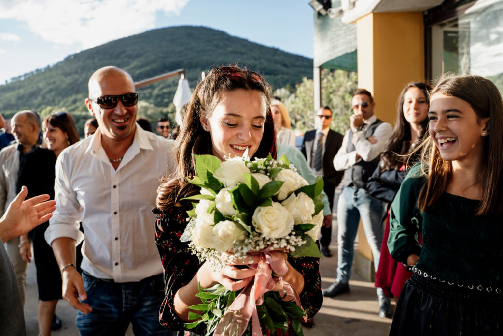 reportage matrimoniale, momento degli sposi, sposarsi al lago, bella venere, ristorante la bella venere, intimità degli sposi, sposarsi, matrimonio, fotografia spontanea, fotografia di reportage, reportage fotografico, fotografo fabrica di roma, fotografo di matrimonio di viterbo, fotografo di matrimonio di roma, sposarsi al tramonto, momenti unici, bacio degli sposi, scambio delle fedi, destination wedding, wedding reportage photography, fotografia di reportage emozionale, fotografia emozionale, emozioni, ballo degli sposi, sguardi degli sposi, sposarsi al lago di vico, lago di vico, gioielli della sposa, vestito della sposa, preparazione sposa, luca storri fotografo, caprarola, sposarsi in natura, no foto in posa, fotografie autentiche, matrimonio autentico, matrimonio spontaneo, matrimonio unico, matrimonio a viterbo, matrimonio a fabrica di roma, matrimonio comune di fabrica di roma, abbraccio degli sposi, brindisi sposi, brindisi amici sposi, torta nuziale, taglio della torta, taglio torta sposi, lancio del bouquet, il germoglio, composizione floreale