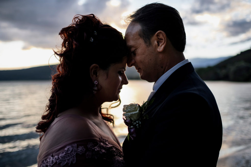 reportage matrimoniale, momento degli sposi, sposarsi al lago, bella venere, ristorante la bella venere, intimità degli sposi, sposarsi, matrimonio, fotografia spontanea, fotografia di reportage, reportage fotografico, fotografo fabrica di roma, fotografo di matrimonio di viterbo, fotografo di matrimonio di roma, sposarsi al tramonto, momenti unici, bacio degli sposi, scambio delle fedi, destination wedding, wedding reportage photography, fotografia di reportage emozionale, fotografia emozionale, emozioni, ballo degli sposi, sguardi degli sposi, sposarsi al lago di vico, lago di vico, gioielli della sposa, vestito della sposa, preparazione sposa, luca storri fotografo, caprarola, sposarsi in natura, no foto in posa, fotografie autentiche, matrimonio autentico, matrimonio spontaneo, matrimonio unico, matrimonio a viterbo, matrimonio a fabrica di roma, matrimonio comune di fabrica di roma, abbraccio degli sposi, brindisi sposi, brindisi amici sposi, location matrimonio