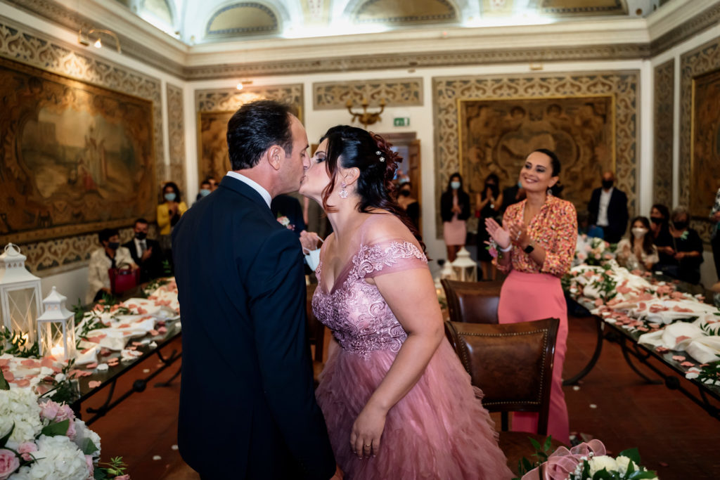 reportage matrimoniale, momento degli sposi, sposarsi al lago, bella venere, ristorante la bella venere, intimità degli sposi, sposarsi, matrimonio, fotografia spontanea, fotografia di reportage, reportage fotografico, fotografo fabrica di roma, fotografo di matrimonio di viterbo, fotografo di matrimonio di roma, sposarsi al tramonto, momenti unici, bacio degli sposi, scambio delle fedi, destination wedding, wedding reportage photography, fotografia di reportage emozionale, fotografia emozionale, emozioni, ballo degli sposi, sguardi degli sposi, sposarsi al lago di vico, lago di vico, gioielli della sposa, vestito della sposa, preparazione sposa, luca storri fotografo, caprarola, sposarsi in natura, no foto in posa, fotografie autentiche, matrimonio autentico, matrimonio spontaneo, matrimonio unico, matrimonio a viterbo, matrimonio a fabrica di roma, matrimonio comune di fabrica di roma, abbraccio degli sposi, brindisi sposi, brindisi amici sposi, torta nuziale, taglio della torta, taglio torta sposi, lancio del bouquet, il germoglio, composizione floreale