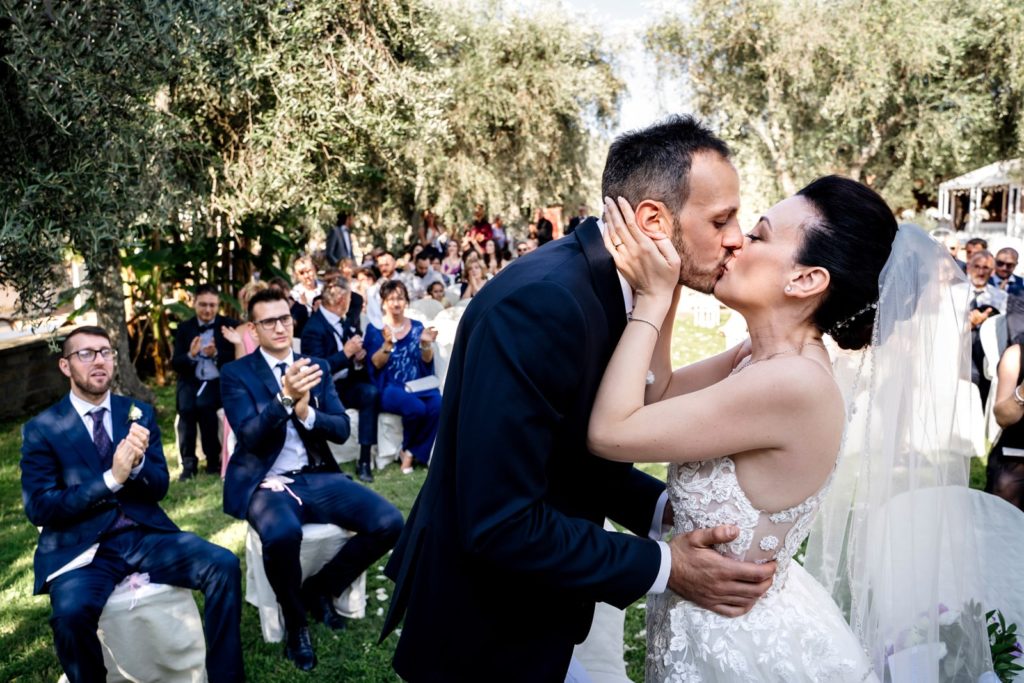 agriturismo l'accordo, corchiano, luce naturale, reportage matrimoniale, matrimonio.com, luca storri fotografo, soriano nel cimino, sposarsi nella tuscia, sposarsi a viterbo, matrimonio nella tuscia, bacio degli sposi, matrimonio, nozze da sogno, luce naturale, albero degli sposi, reportage matrimoniale, reportage emozionale, fabrica di roma, fotografo fabrica di roma, fotografia naturale, fotografo di reportage emozionale, matrimonio da favola, racconto matrimoniale, sposi 2021, sposarsi nel 2022, matrimonio in villa, matrimonio in agriturismo, sposarsi in natura, matrimonio in natura, matrimonio green, nozze speciali, nozze.it